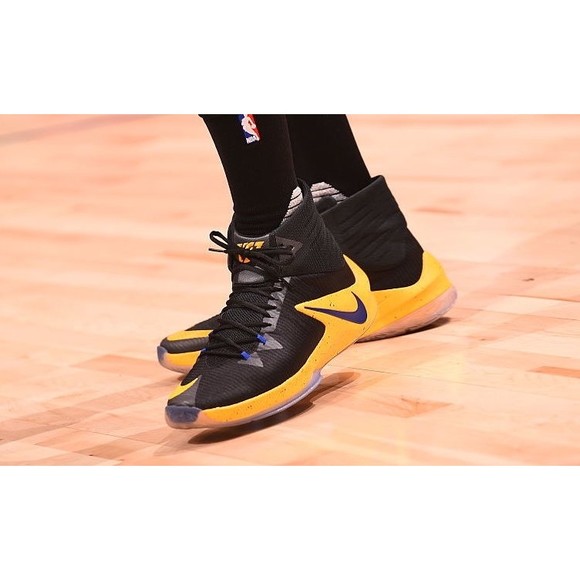 Nike Mens 15 Zoom Clear Out PE Richard Jefferson Promo Basketball Shoes 699234 main image 5